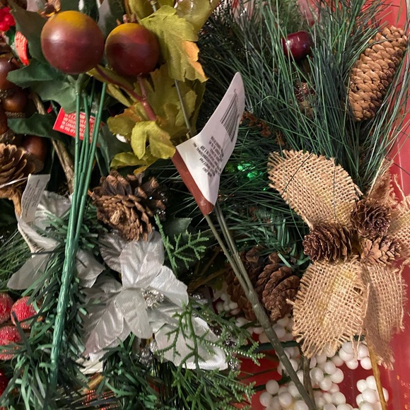 A BOX OF MIXED SEASON FAUX FLOWERS AND PICKS THEY ARE NOT CUT DIY CRAFTS - Picture 7 of 11